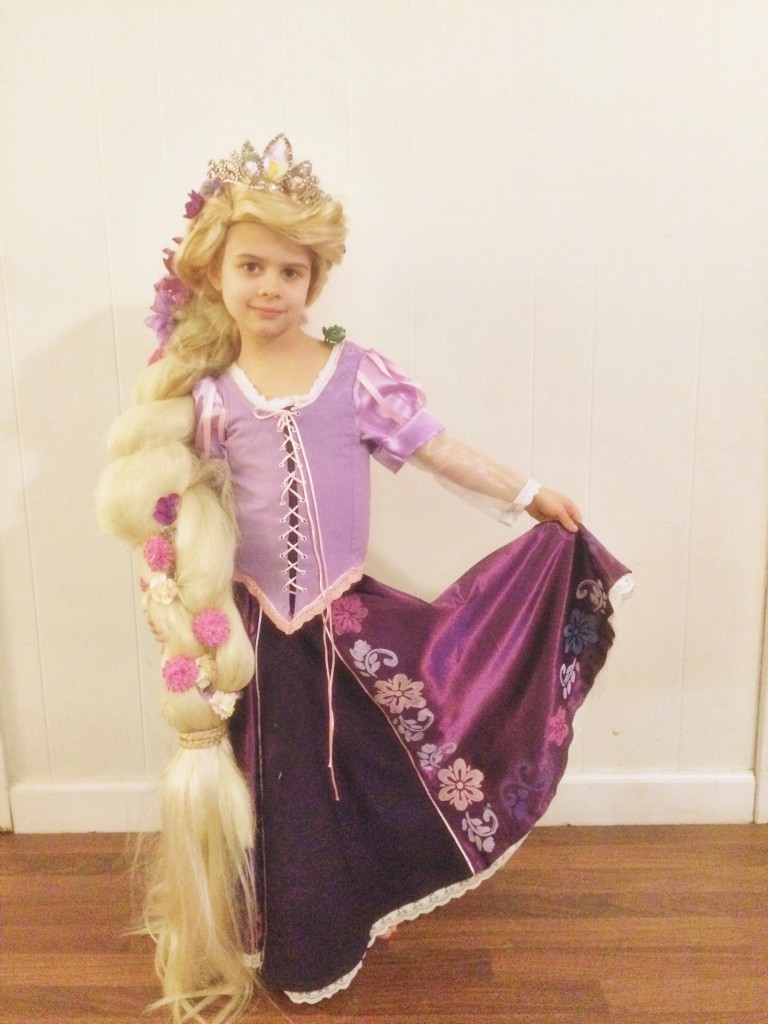 Rapunzel DIY costume & wig for my daughter to wear in Walt Disney World. #hartfamilydoesdisney www.hartfamilydoesdisney.com